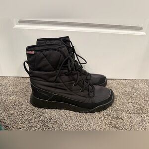 Adidas Women's Terrex Choleah Padded Climaproof boots in Core Black size 8 EUC